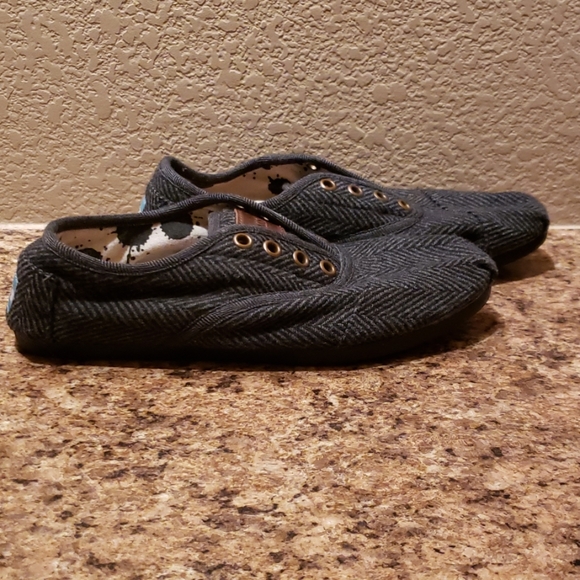 Toms Shoes - TOMS black and grey faux lace up slip ons. Sz 6.5
